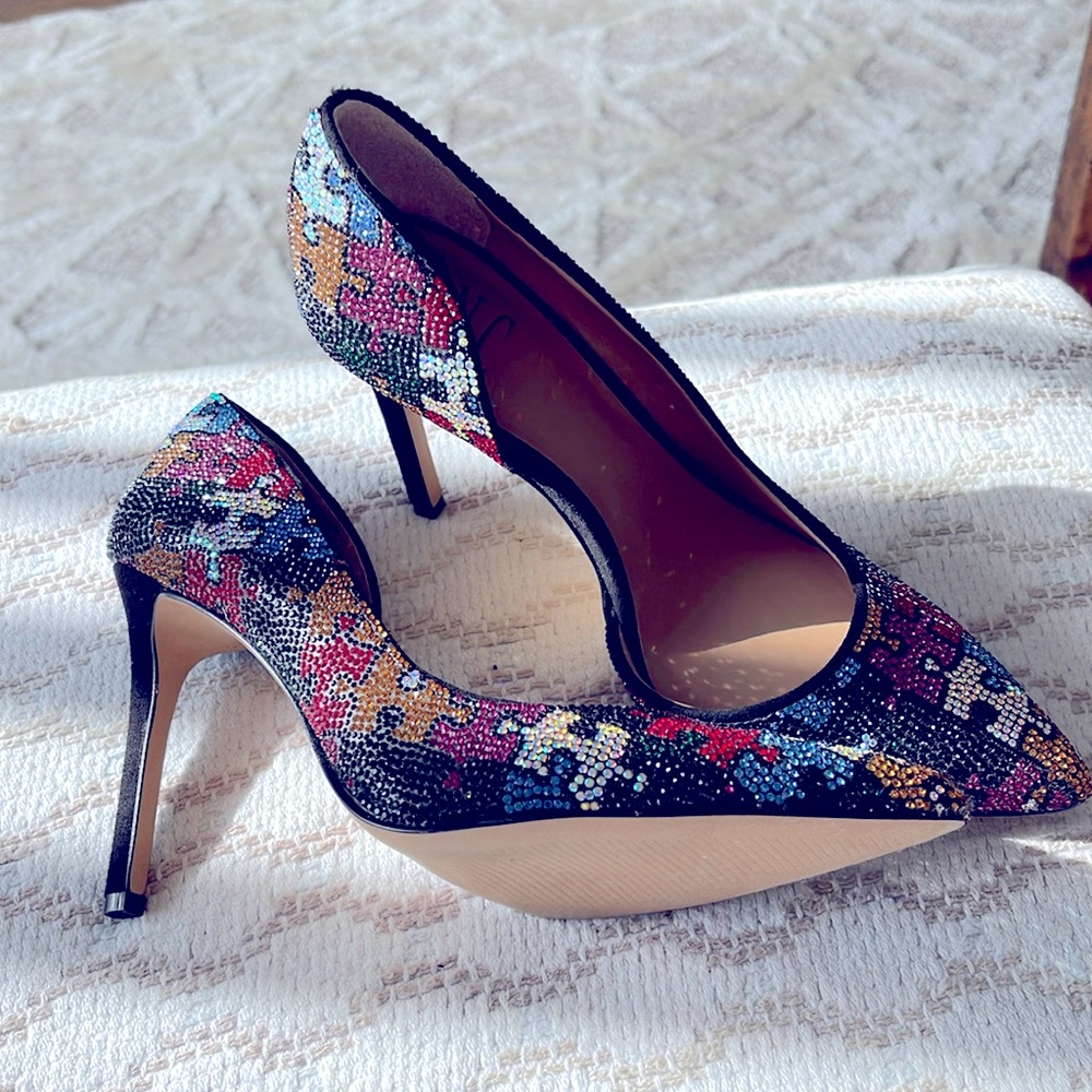 Size 5 1/2 run big more for a size 6